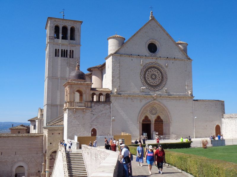 Santuario franciscano de Assisi, meta principal de la ruta.