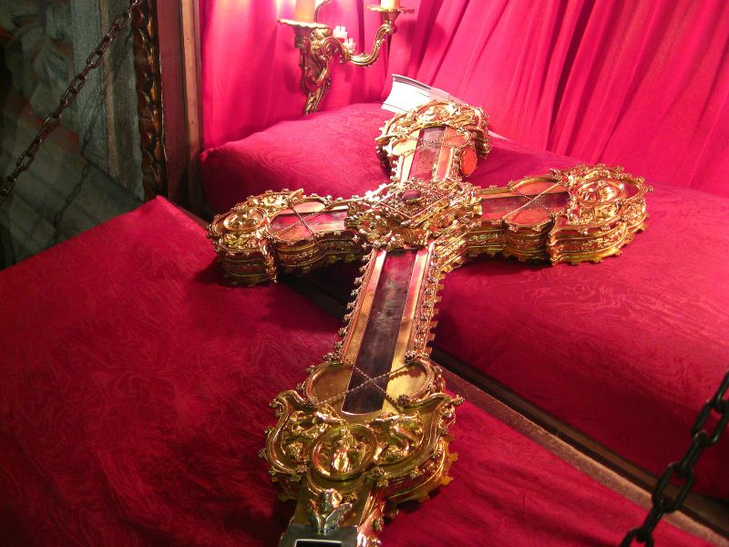 El Lignum Crucis en su relicario, monasterio de Santo Toribio de Liébana