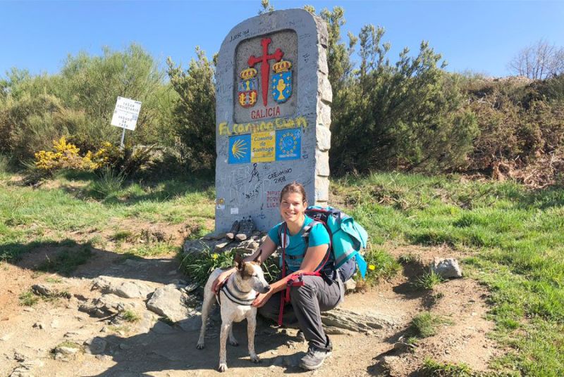 Mercè y Futt, en el Camino Francés (fuente: turismocanino.es).