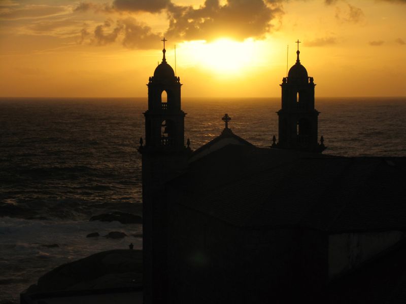 Puesta de sol desde el santuario de Nosa Señora da Barca, Muxía.