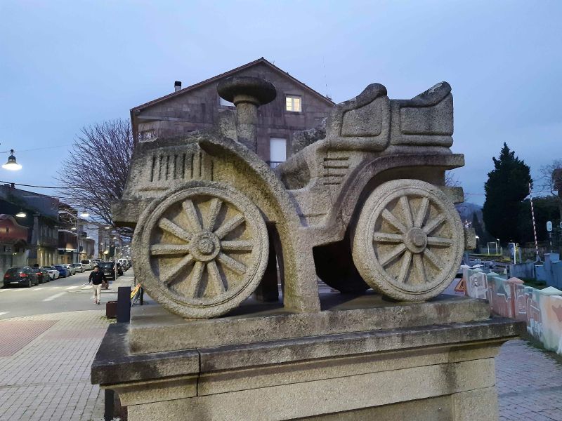 Coche de piedra, Pontecesures.
