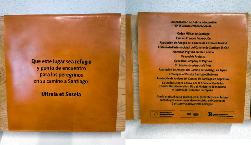 Placas de la inauguración a la entrada del albergue de peregrinos de Madrid. Placas de la inauguración a la entrada del albergue de peregrinos de Madrid.