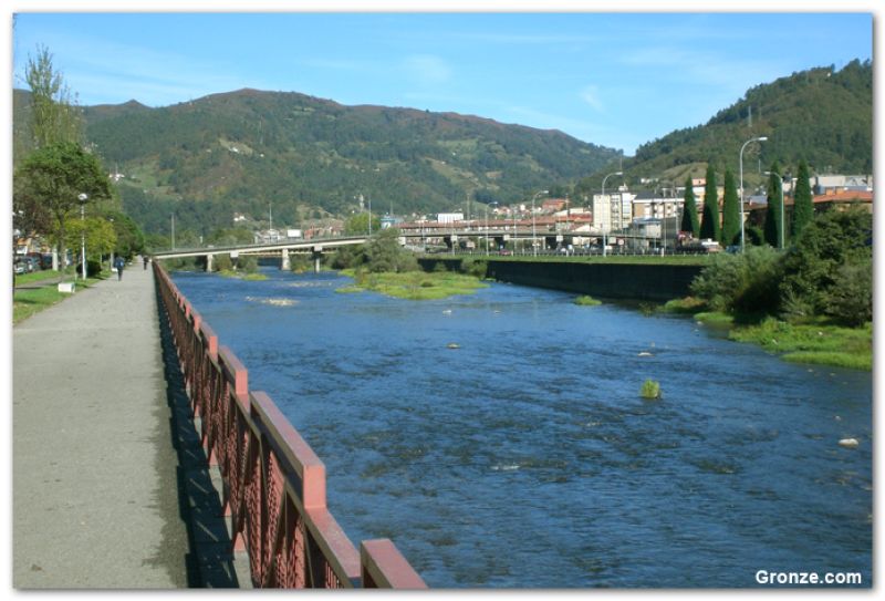 Entrada a Mieres Entrada a Mieres