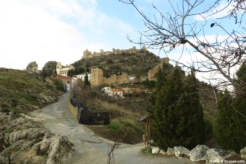 Castillo-fortaleza árabe en lo alto de Moclín