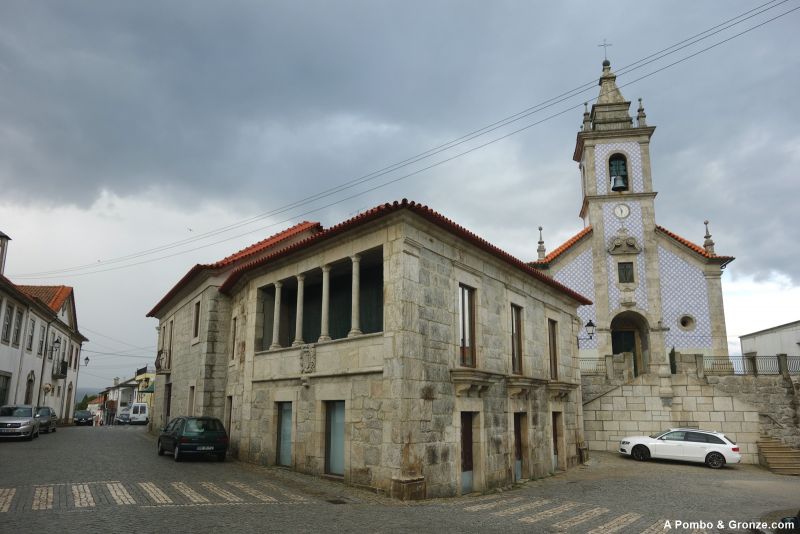 Môes