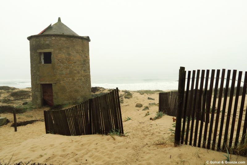 Molino en la playa de Aguçadoura