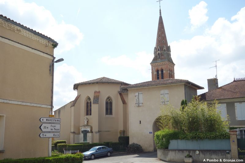 Iglesia y arco, Monferran-Savès