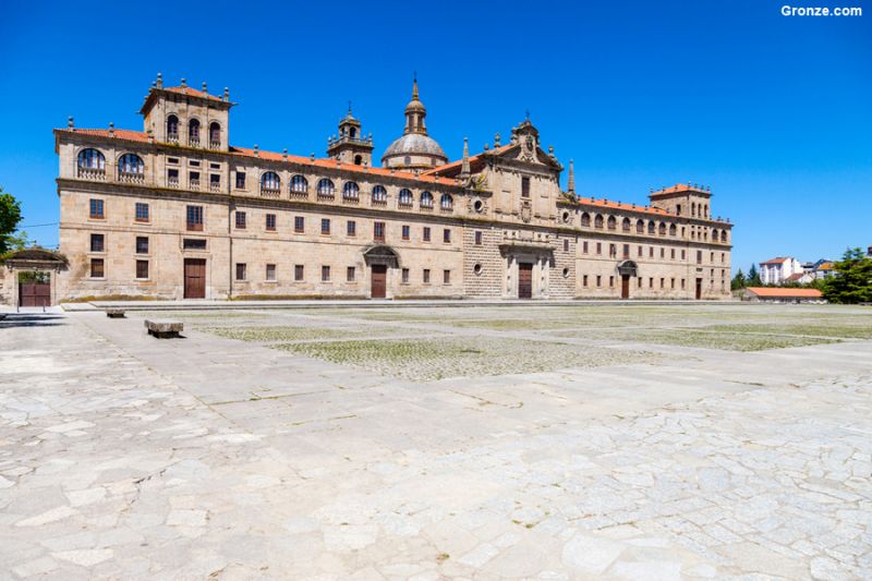 Colegio de Nuestra Señora de la Antigua, Monforte de Lemos Colegio de Nuestra Señora de la Antigua, Monforte de Lemos
