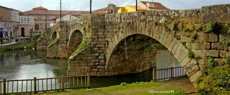 Puente Viejo sobre el río Cabe, Monforte de Lemos (Foto: Benxamín Macía)