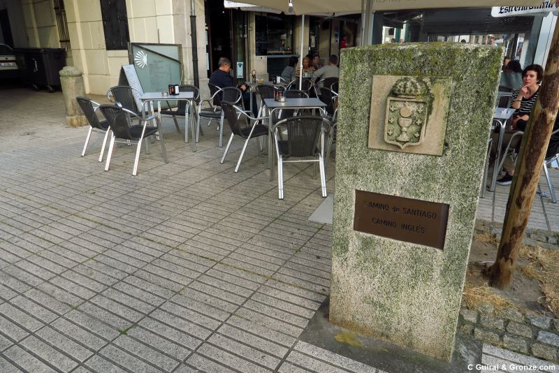 Monolito de inicio del Camino Inglés en el puerto de Curuxeiras, Ferrol Monolito de inicio del Camino Inglés en el puerto de Curuxeiras, Ferrol