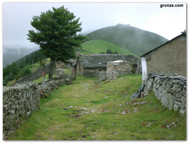La aldea de Montefurado