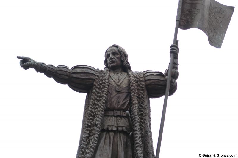 Monumento a Colón en el centro de Huelva