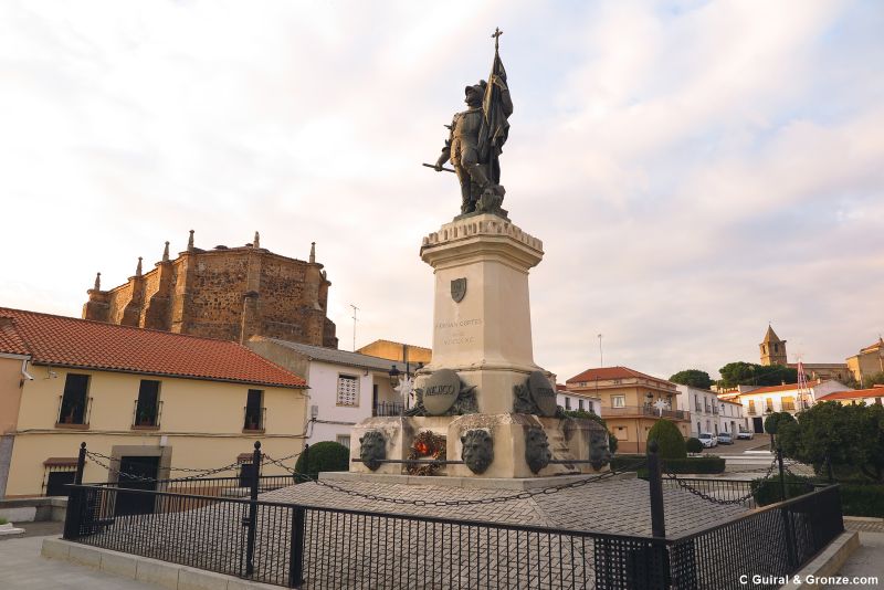 Monumento a Hernán Cortés, Medellín Monumento a Hernán Cortés, Medellín