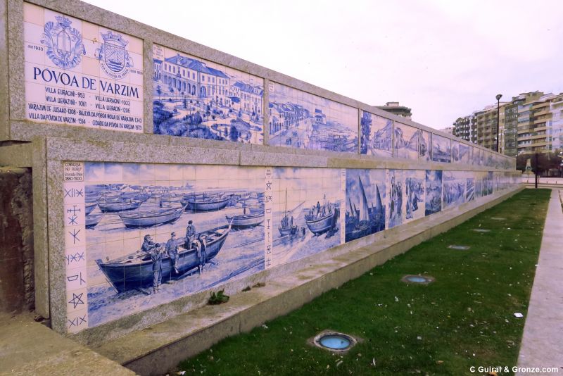Mural de azulejos sobre la historia de Póvoa de Varzim