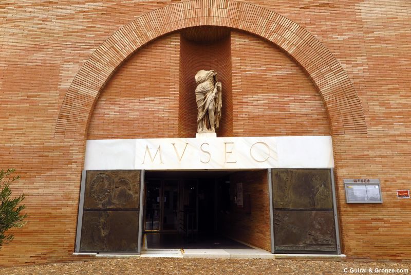 Entrada al Museo Arqueológico de Mérida Entrada al Museo Arqueológico de Mérida