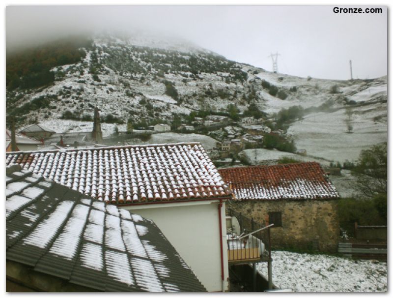 El pueblo de Pajares desde el albergue