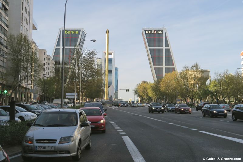 Llegando a la plaza Castilla por el paseo de la Castellana, Madrid