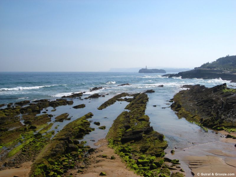 Rocas en la costa de la península de La Magdalena, Santander Rocas en la costa de la península de La Magdalena, Santander