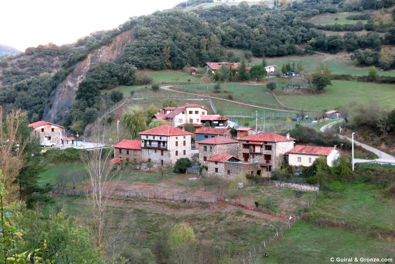 Núcleo principal de Pesaguero Núcleo principal de Pesaguero