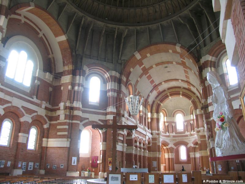 Interior de la basílica de Sainte-Germaine, Pibrac