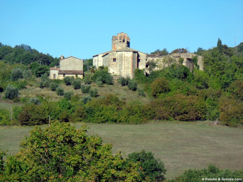 Vista de la iglesia desde el camino, Pieve de'Saddi