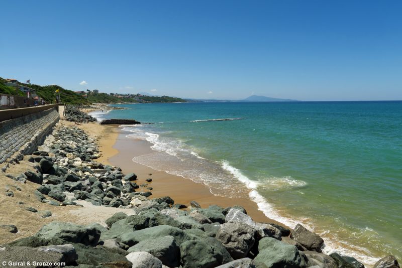 Plage du Centre en Bidart y, al fondo, Hendaye y el Monte Jaizkibel