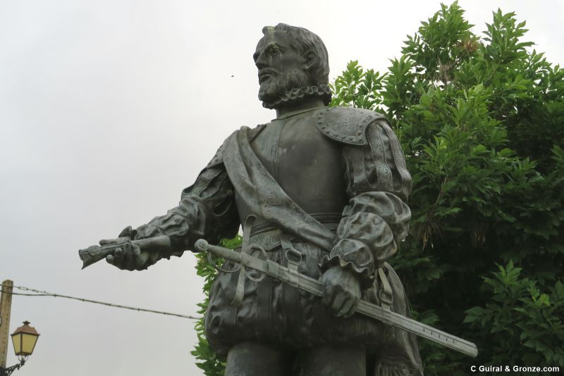 Estatua de Ponce León en Santervás de Campos