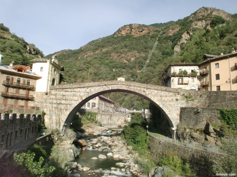 Puente romano de Pont-Saint-Martin 