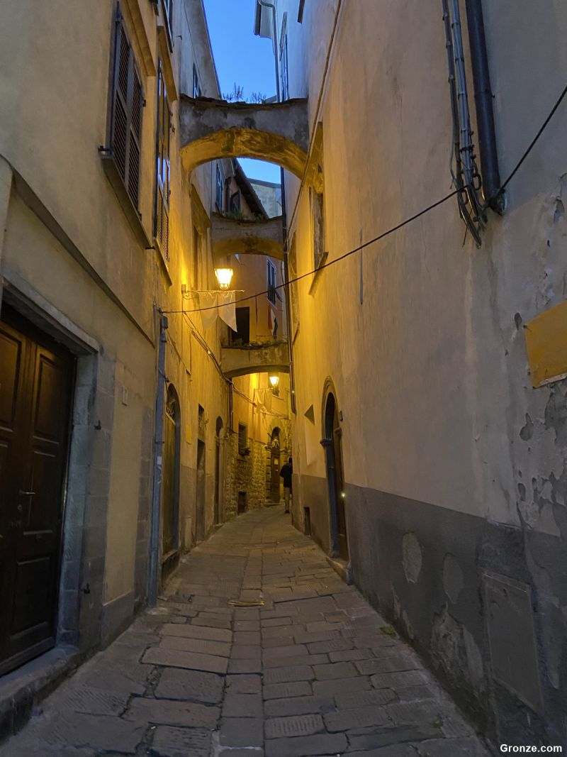 Calle del casco antiguo de Pontremoli Calle del casco antiguo de Pontremoli