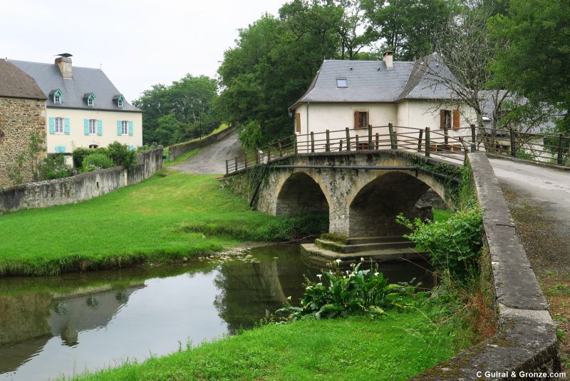 Puente sobre el río Joos en Préchacq-Josbaig