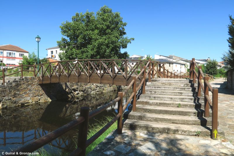 Puente peatonal sobre el río Saa, Pobra do Brollón