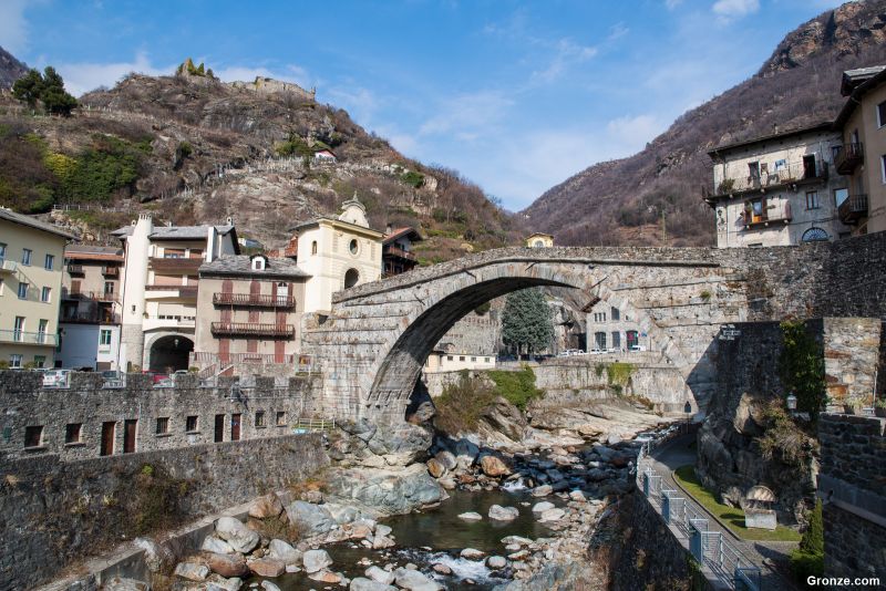 Pont-Saint-Martin Pont-Saint-Martin