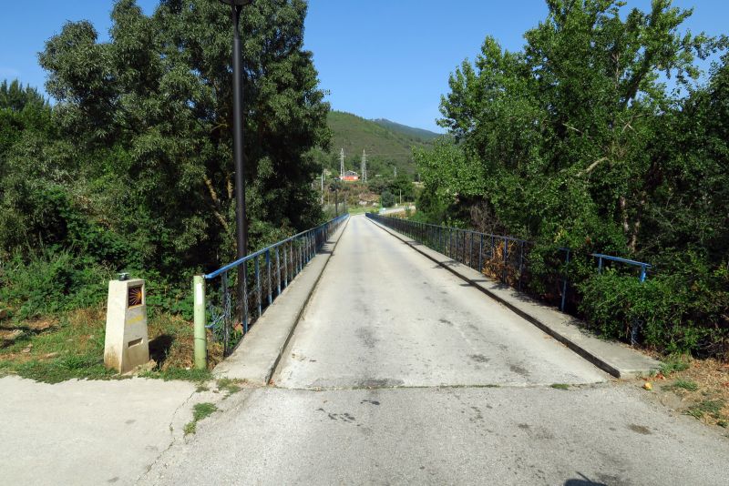 Puente sobre el Sil en Quereño, donde el camino entra en Galicia