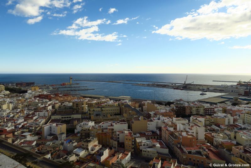 Vista del puerto de Almería desde la Alcazaba Vista del puerto de Almería desde la Alcazaba
