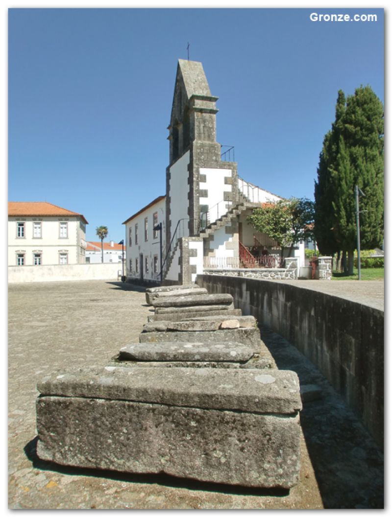 Sarcófagos detrás de la iglesia de São Pedro de Rates