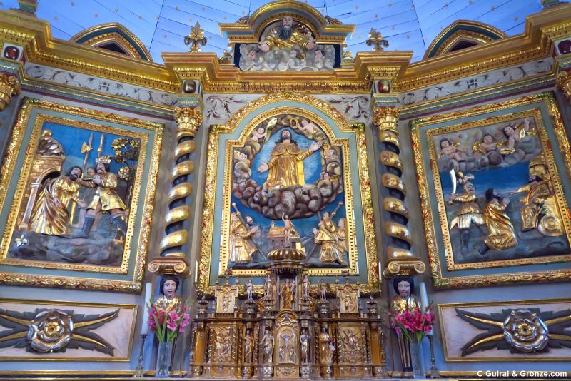 Retablo con tallas sobre el martirio de Saint-Jacques, Cotdoussan Retablo con tallas sobre el martirio de Saint-Jacques, Cotdoussan