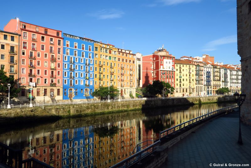 Ría de Bilbao desde el puente de San Antón Ría de Bilbao desde el puente de San Antón