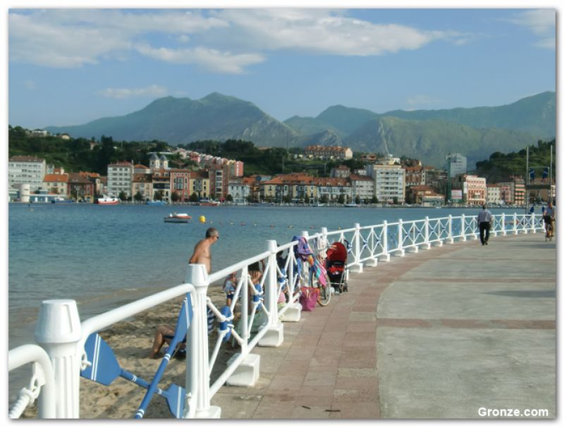 Paseo de la playa de Ribadesella Paseo de la playa de Ribadesella