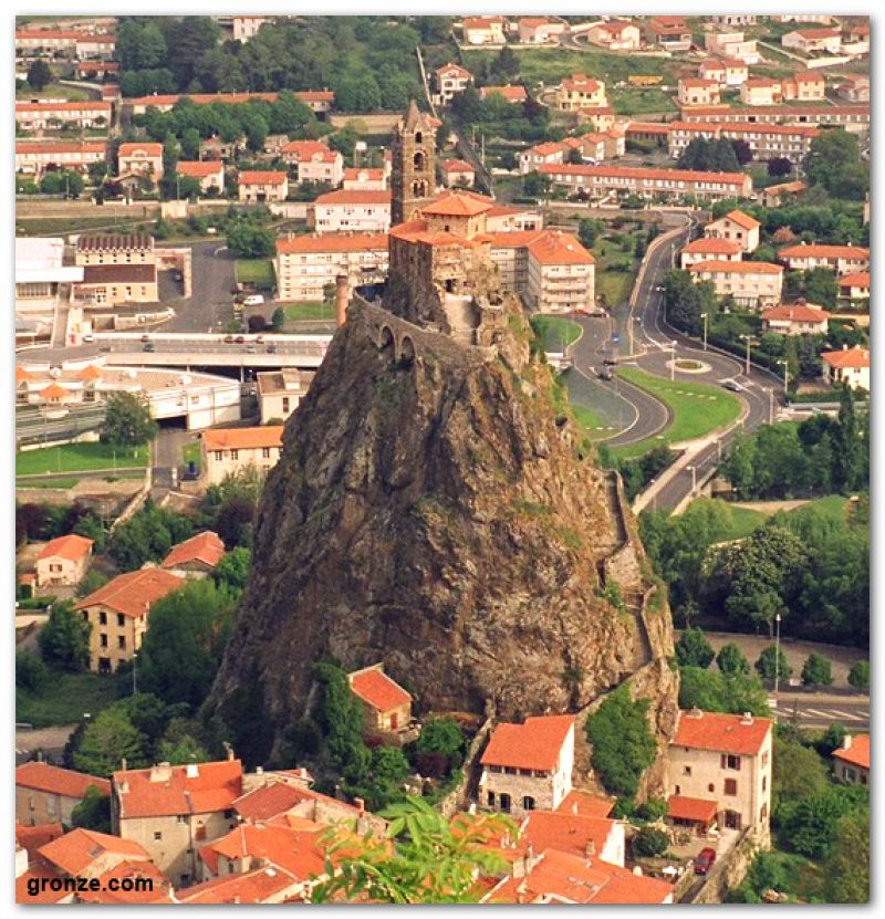 La iglesia de Saint Michel d'Aiguilhe, Le Puy La iglesia de Saint Michel d'Aiguilhe, Le Puy