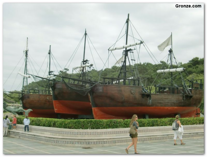Exposición de barcos antiguos en la Península de la Magdalena, Santander Exposición de barcos antiguos en la Península de la Magdalena, Santander