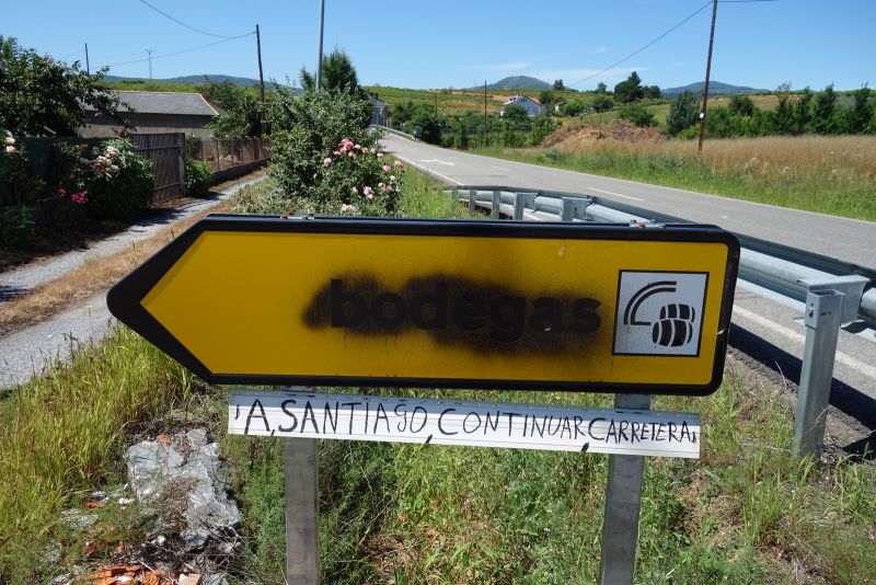 Triste sentencia: “A Santiago por la carretera, y sin arcén”. ¡A jugársela!