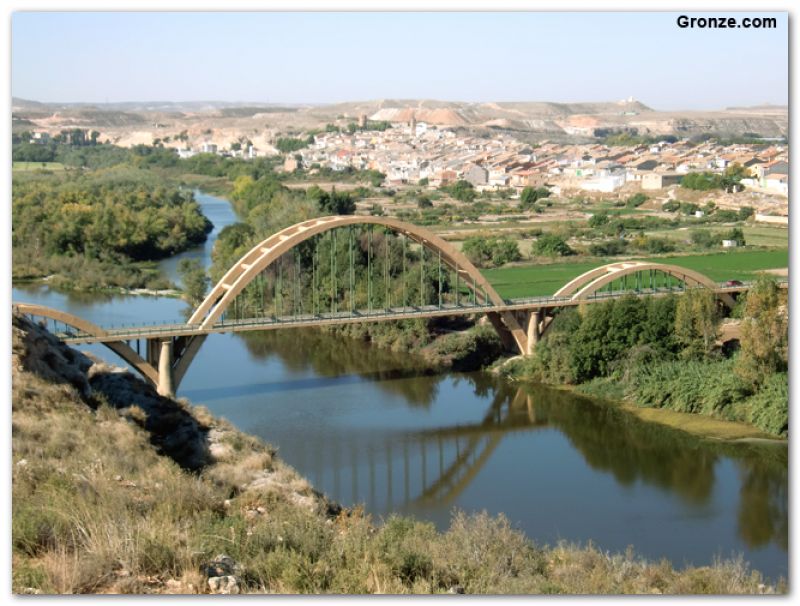 Puente sobre el Ebro y Sástago