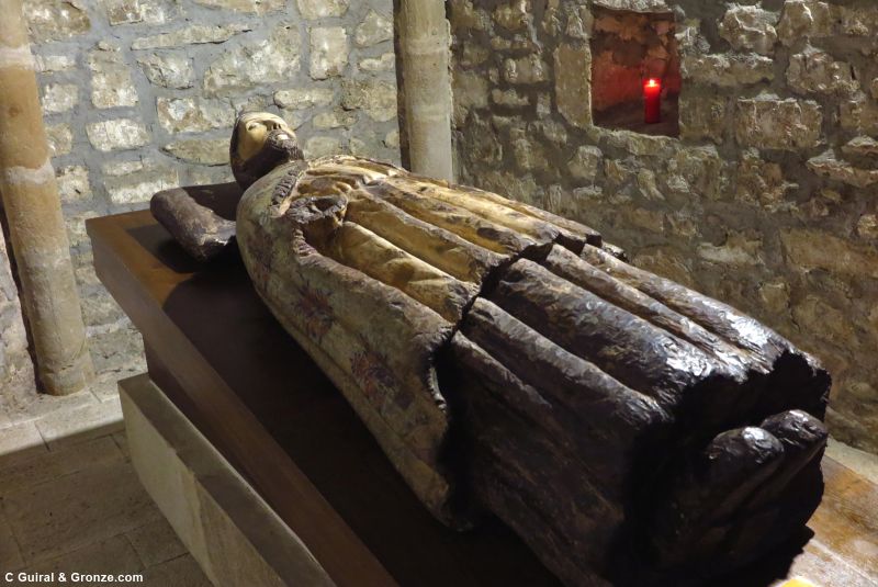 Talla del siglo XIV, representando a Santo Toribio
