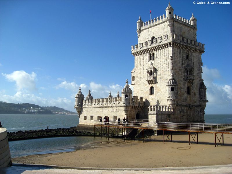 Torre de Belém en Lisboa, a la orilla del Tajo