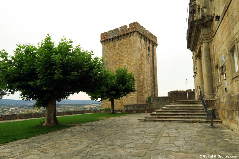 Torre del homenaje en los alto del castillo de Monforte de Lemos Torre del homenaje en los alto del castillo de Monforte de Lemos