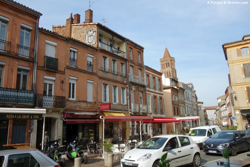 Place de l’Estrapade, quartier Saint-Cyprien - Toulouse Place de l’Estrapade, quartier Saint-Cyprien - Toulouse