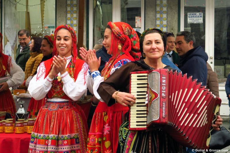 Música y trajes tradicionales en Viana do Castelo Música y trajes tradicionales en Viana do Castelo