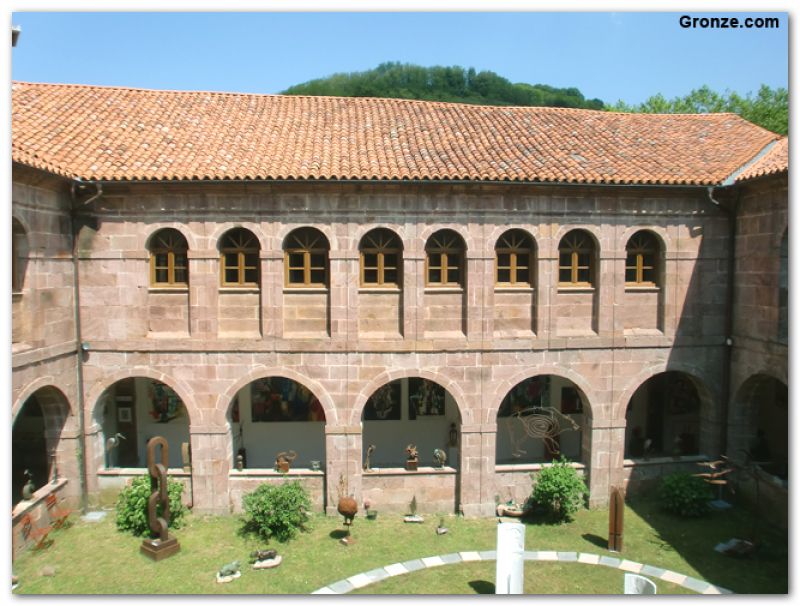 Claustro del monasterio de San Salvador, Urdax Claustro del monasterio de San Salvador, Urdax