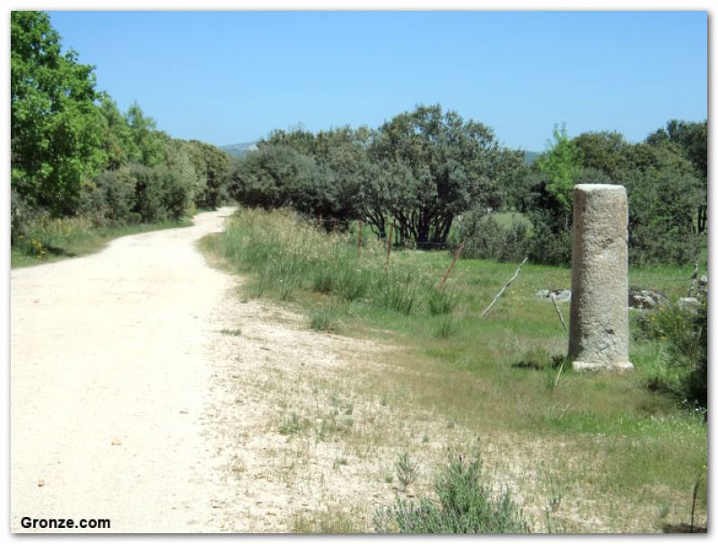 Miliario romano, de camino a Valverde de Valdelacasa