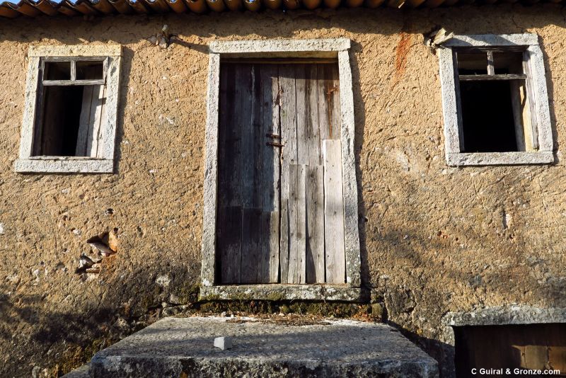 Una casa vacía en Venda do Negro